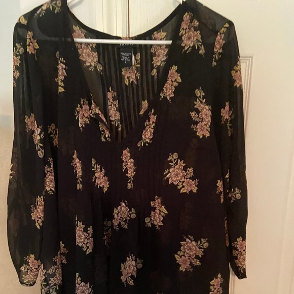 Torrid black floral sheer top - Picture 2 of 5
